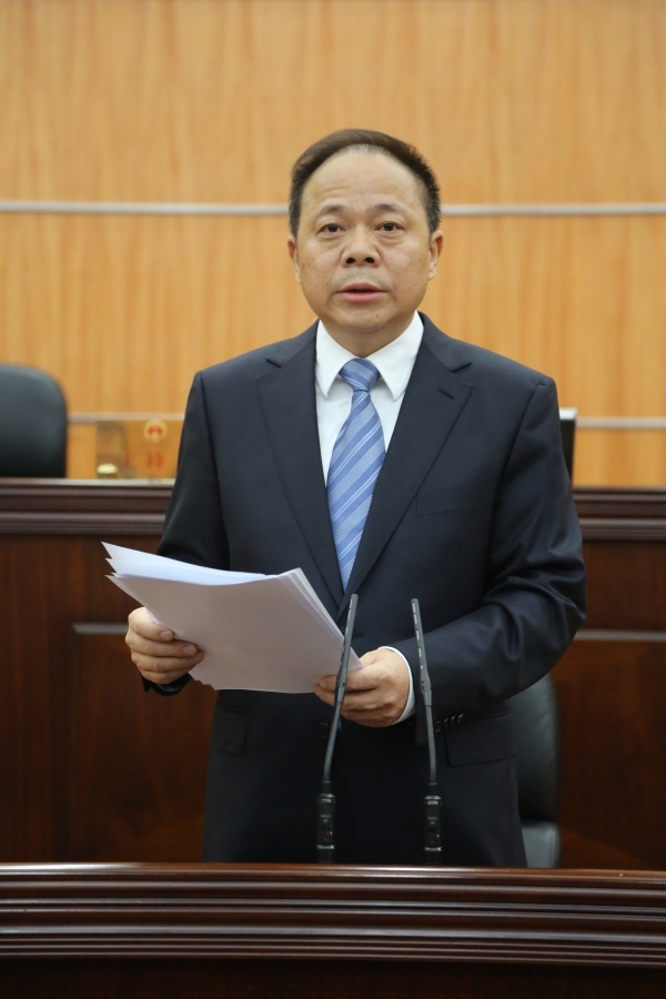 于洪湖,1978年到武汉上大学,1982年9月参加工作,先后在东西湖,汉南