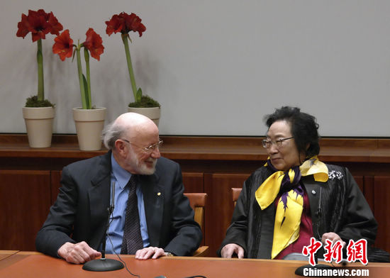 特写:诺奖得主屠呦呦称“工作尚未完成”