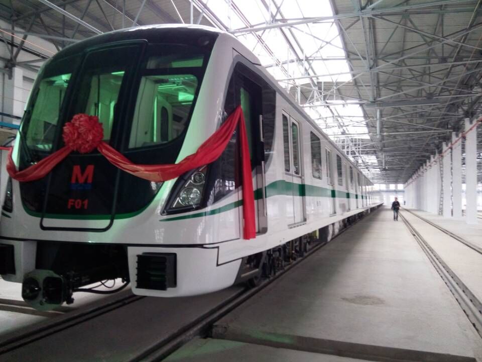 地铁6号线首列车出厂后运抵武汉