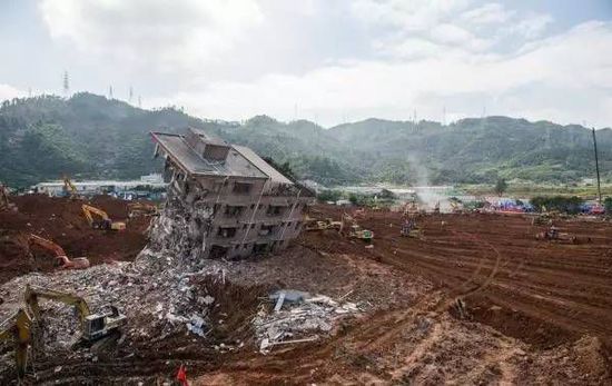去年12月20日，广东省深圳市光明新区凤凰社区恒泰裕工业园发生山体滑坡。69人遇难，8人失联。