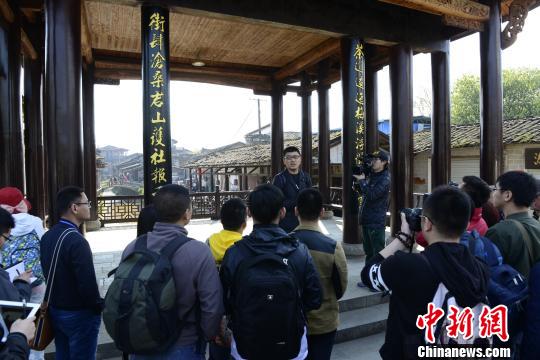 袁腾飞带领"袁游"重走"万里茶道" 探寻中国茶文化