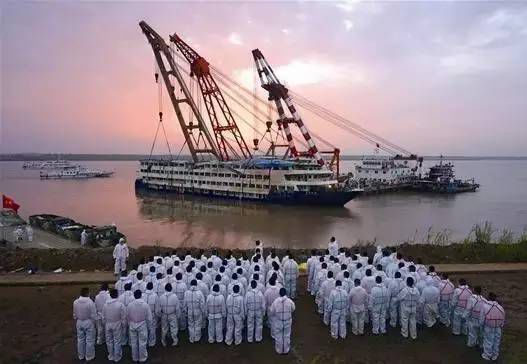 2015年6月1日21时30分,隶属于重庆东方轮船公司的东方之星轮,在从南京驶往重庆途中突遇罕见强对流天气,在长江中游湖北监利水域沉没，442人遇难。