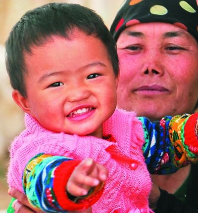 维吾尔村庄里的汉族女儿