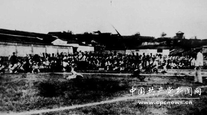 1911年10月10日，辛亥革命的爆发给20世纪的中国带来第一次历史性巨变。图为熊秉坤率领的起义军占领武昌楚望台军械所的场景。图片来源：国家博物馆《复兴之路》展览