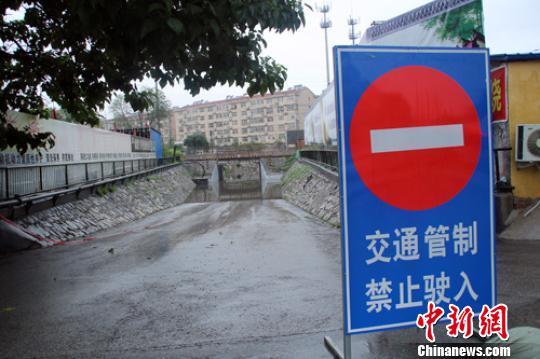 河北保定再遭强降雨袭击上万人安全转移