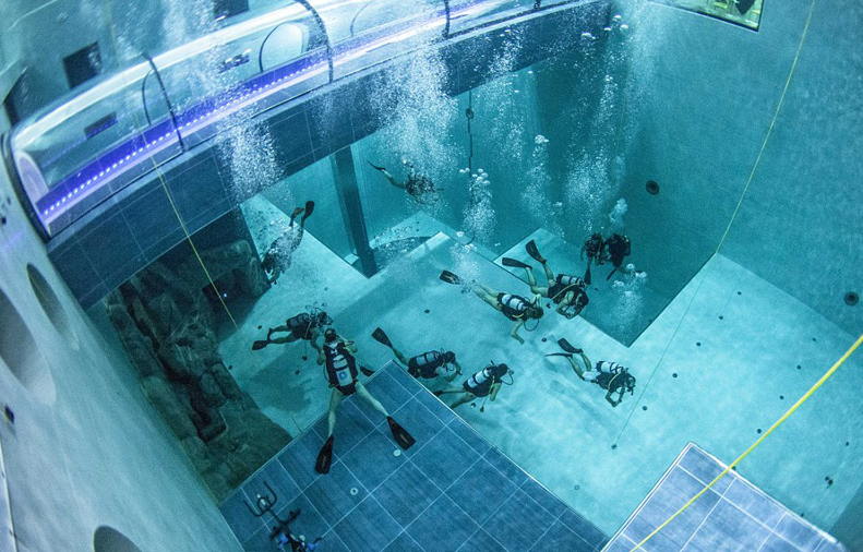 潜水胜地!40米深游泳池成世界之最