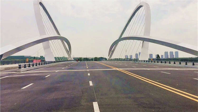 武汉最美最宽环湖路改造完工可环金银湖骑车跑步