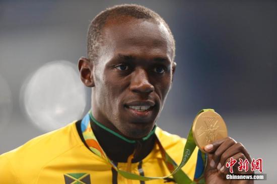 当地时间8月15日,里约奥运会男子100米颁奖仪式在里约奥林匹克体育场