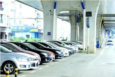 武汉的大难题：机动车232万辆 停车位85.5万个
