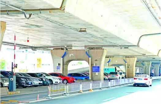 武汉的大难题：机动车232万辆 停车位85.5万个