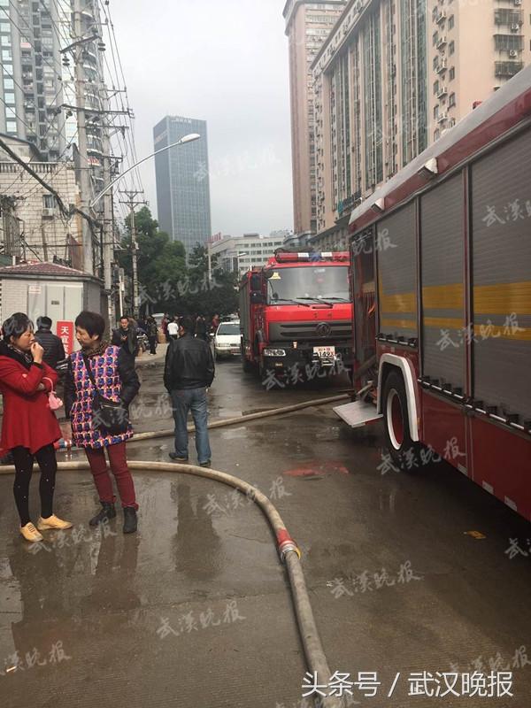 突发：香港路茶叶市场失火 超千万元茶叶付之一炬