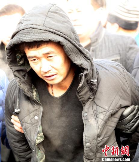 黑龙江银行金库抢劫杀人案告破 2名嫌犯被抓获 钟欣 摄 黑龙江银行金库抢劫杀人案告破 2名嫌犯被抓获 钟欣 摄