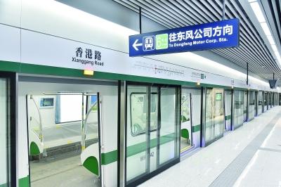 在香港路站看到正在测试的6号线列车。