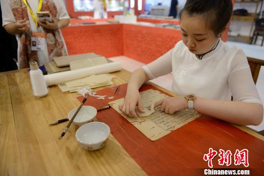 中华古籍首次亮相文博会文创让古籍“活起来”