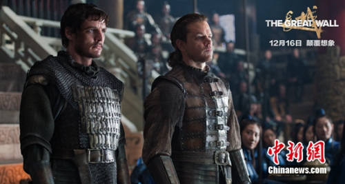 马特·达蒙和佩德罗·帕斯卡 图片来源:片方供图 点击进入下一页