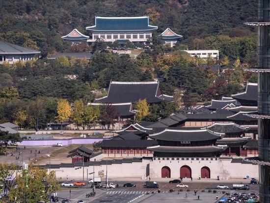 首尔，青瓦台总统府（后）。（新华/法新）