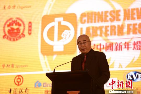 澳大利亚南海文化传媒集团董事长兼总裁李冰在开幕式上致辞。　钟欣 摄