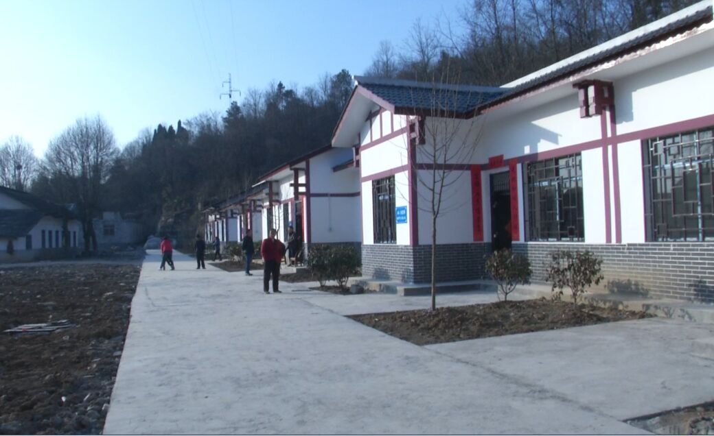 迎新春五峰仁和坪镇贫困户喜迁新居