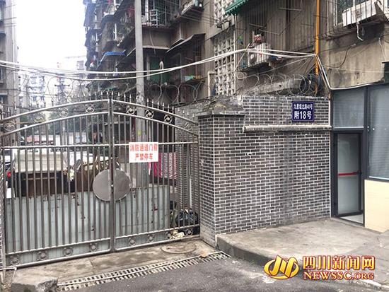 记者发现该地址是一个小区的后大门&mdash;&mdash;周子铭摄