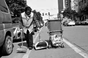 女子乱丢垃圾被保洁员掌掴 打人者被暂停工作