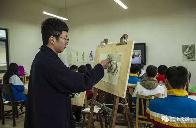 17美术课肖卫东摄.jpg