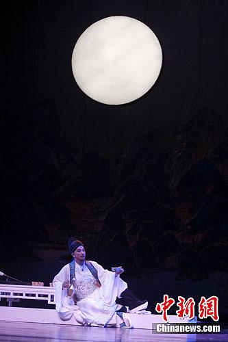 戏剧中的李白形象。中新社发 苏丹 摄 戏剧中的李白形象。中新社发 苏丹 摄