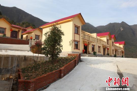 滩坪村安置小区共有107户175人 钟欣 摄