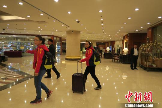 中国队抵京备战女子冰壶世锦赛
