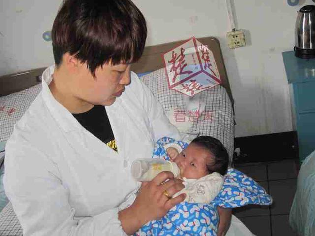 新生男婴患先天性肛门闭锁 被父母遗弃不管不问