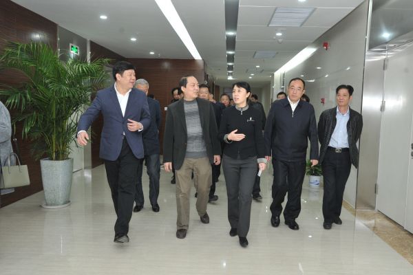省委组织部副部长,省人社厅厅长,党组书记,省公务员局党组书记陈安丽