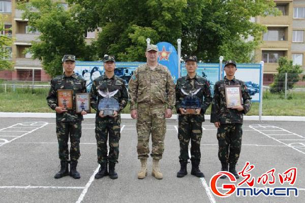 【网络媒体国防行】人物特写：“狙击兵王”诞生记