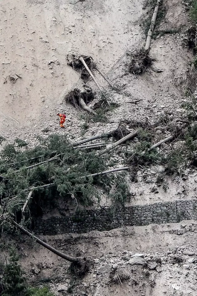 针对九寨沟火花海决堤等一系列自然景观受损情况,国家地震安全性评定
