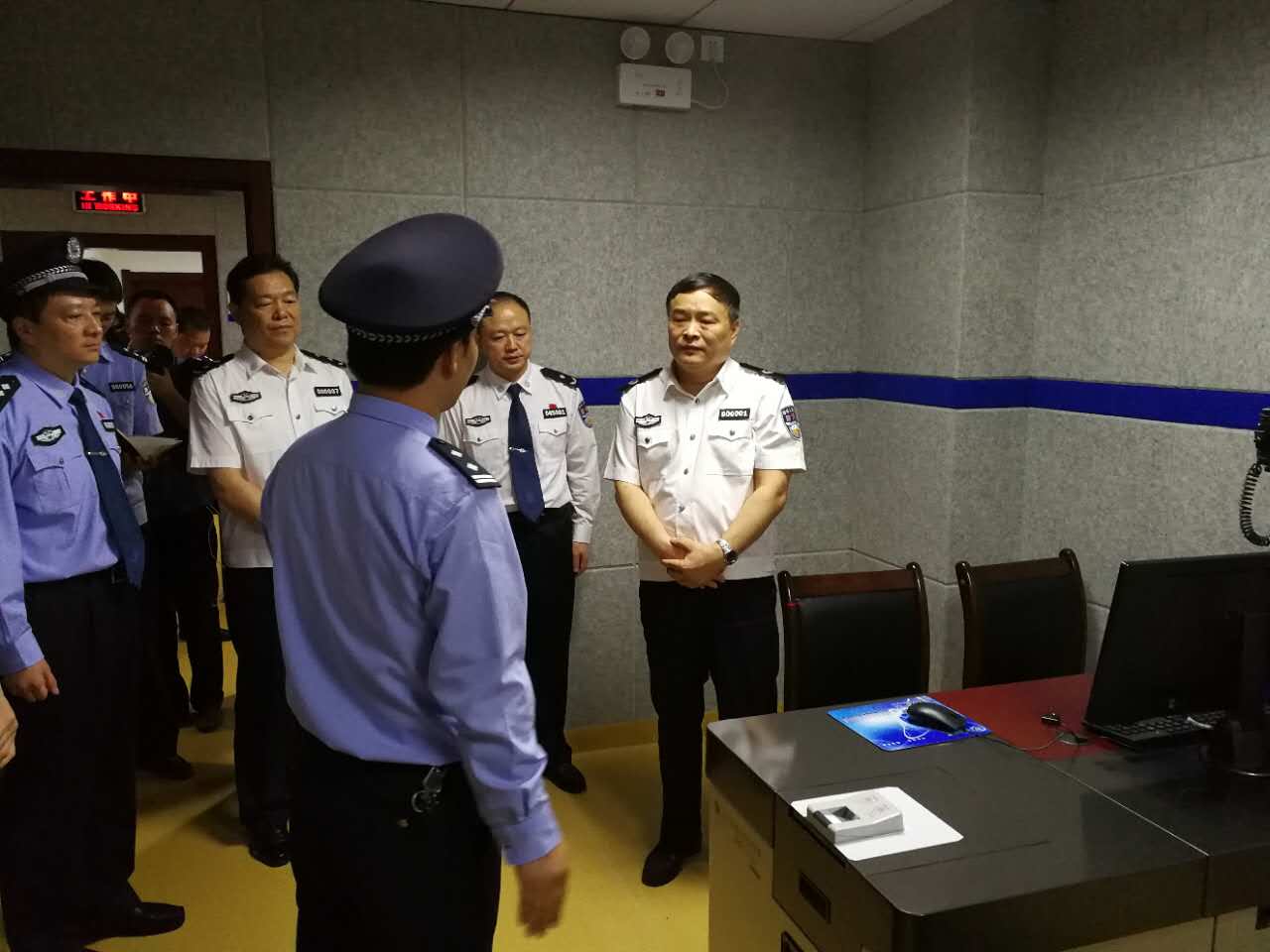 长江云报道9月8日,湖北省副省长,公安厅厅长曾欣赴十堰竹山县公安局