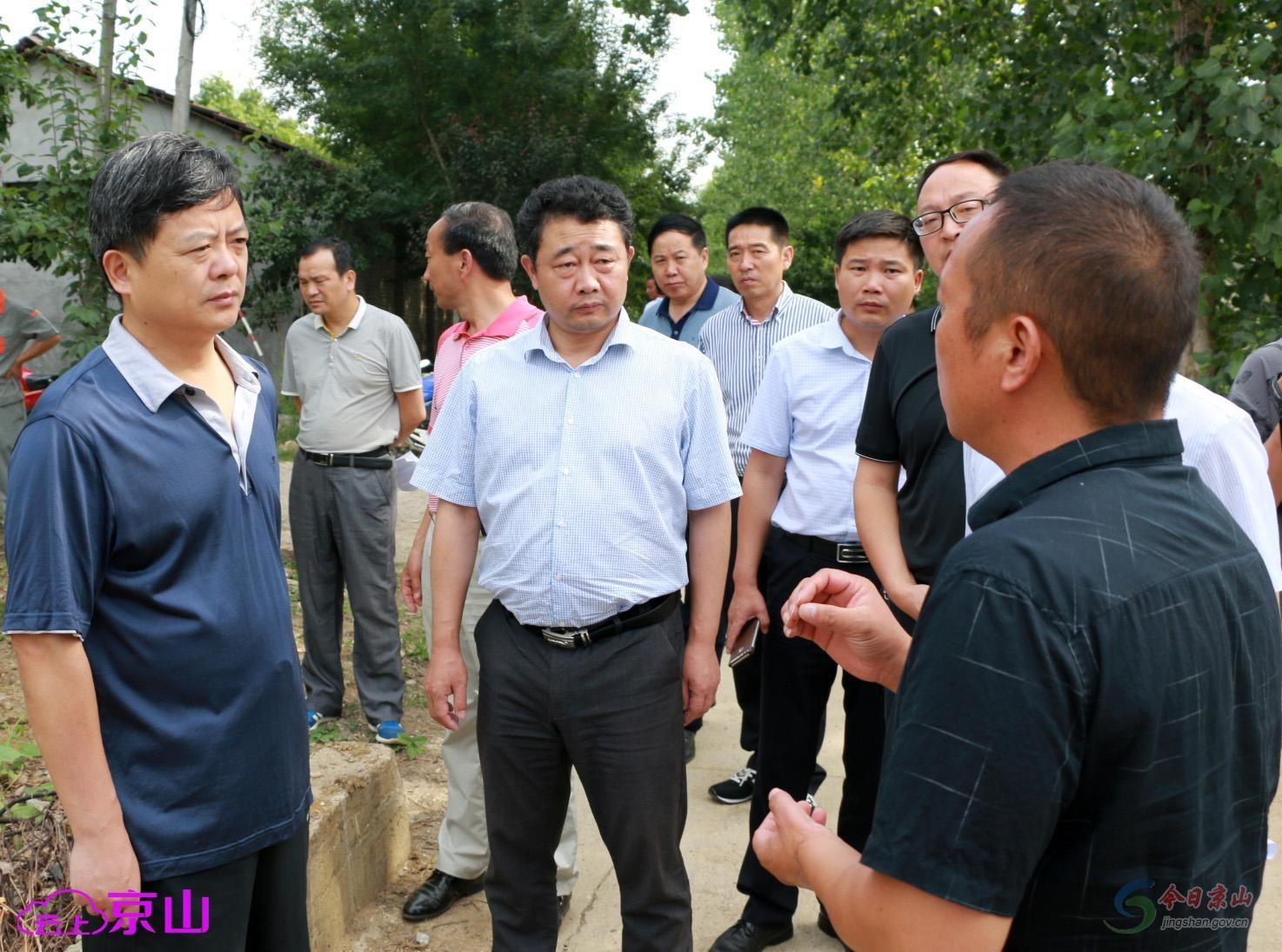 "6月13日,在京山河上游李家河入口处,县委副书记,县长魏明超对新市镇
