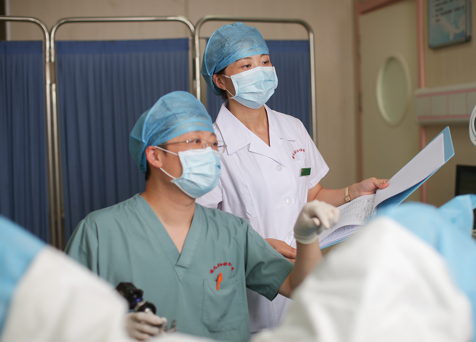 白衣天使高原情医生夫妻十年接力援藏