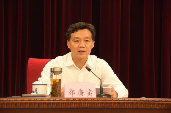 会上,省安委办主任,省安监局局长郭唐寅通报了全省上半年安全生产形势