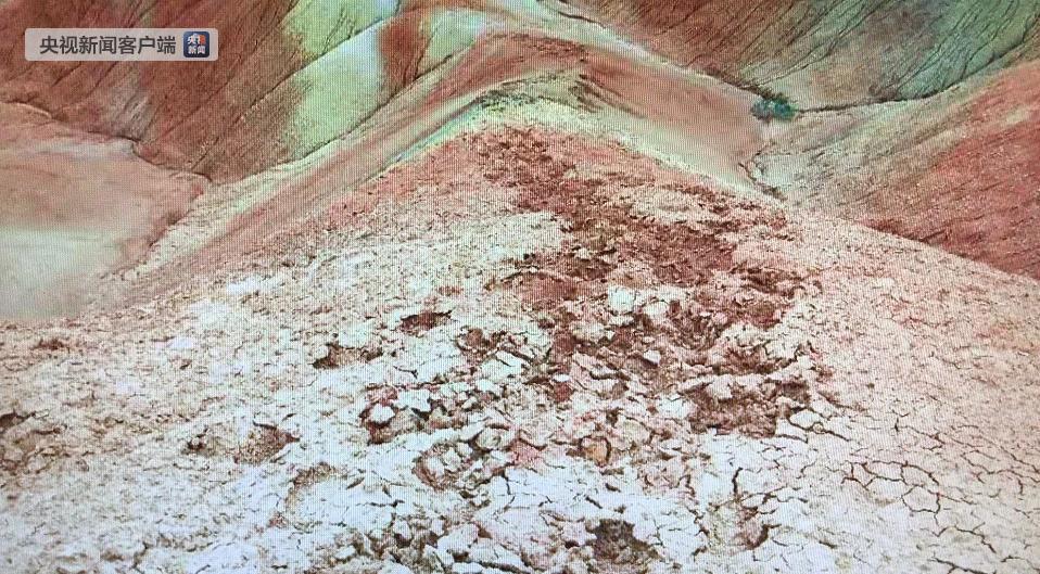 检察机关介入游客踩踏丹霞地貌彩色山体事件