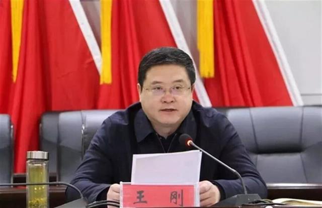 宣读湖北省委,黄石市委决定:王刚同志任中共大冶市委书记