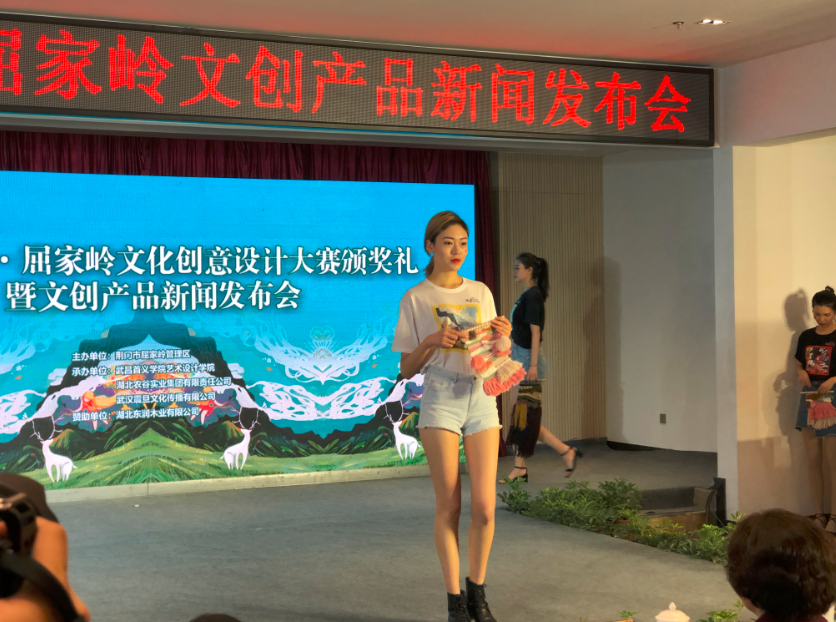 据屈家岭管理区工委副书记,管委会主任赵冬安介绍:屈家岭管理区已经将