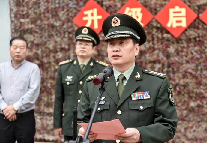 武汉市首条预备役军人号公交588路整装再出发