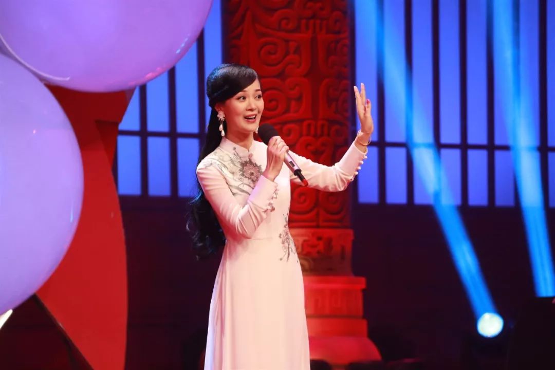 贾文龙京剧名家朱世慧隆重举行大联欢暨颁奖典礼"全国大学生电视戏曲