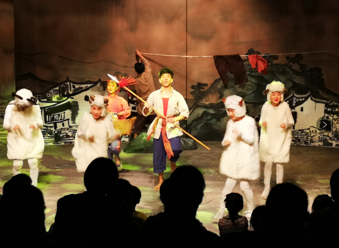 儿童剧《听来的故事之鸡毛信》在汉上演
