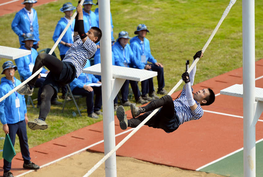武汉军运会举行海军五项测试赛 海军工程大学学员模拟9支外国队参赛