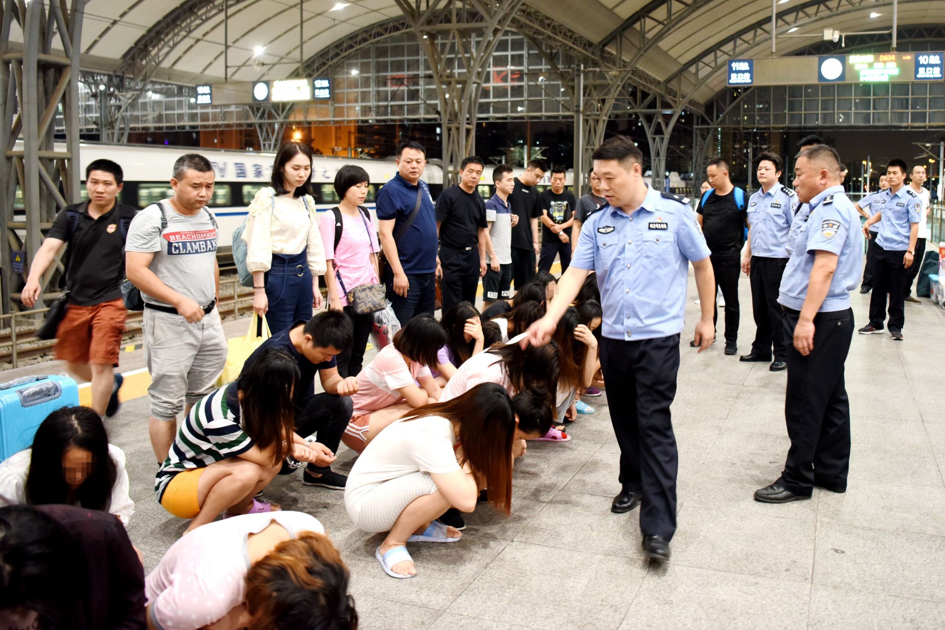 武汉警方破获特大跨省"色诱"诈骗案