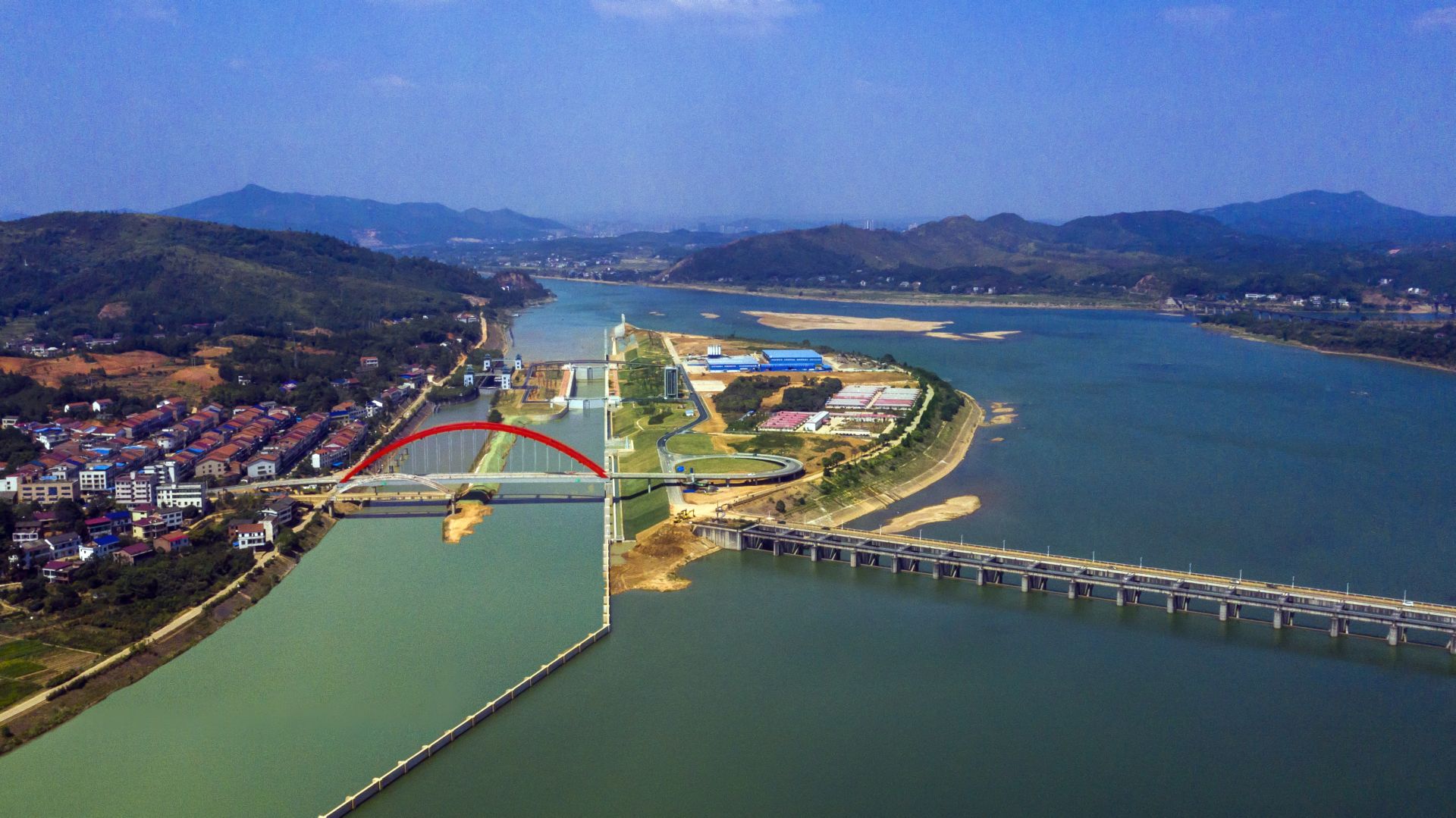 在汉央企承建的大源渡航电枢纽二线船闸今日全面通航02