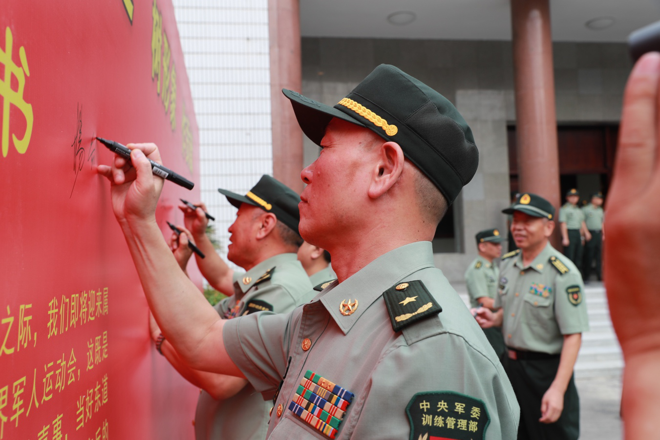 驻鄂部队召开参与军运会保障工作誓师大会