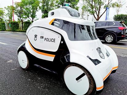 警用无人巡逻车亮相军运村