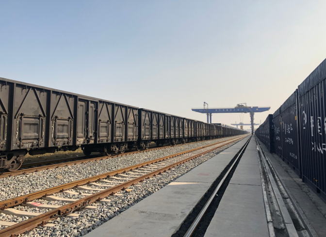 中国铁路武汉局集团有限公司开行的铁水联运班列,从罗家桥火车站一站