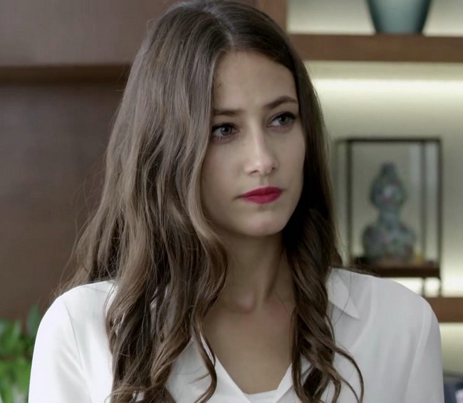 电视剧《走火》热播,欧丽娅首触"灰色人物"