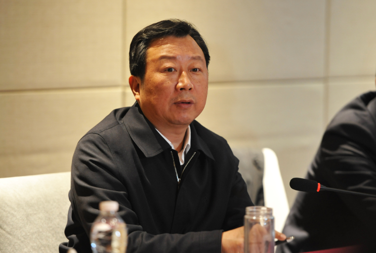 4日下午,咸宁市委副书记,市长王远鹤参加咸宁市政协五届四次会议第二